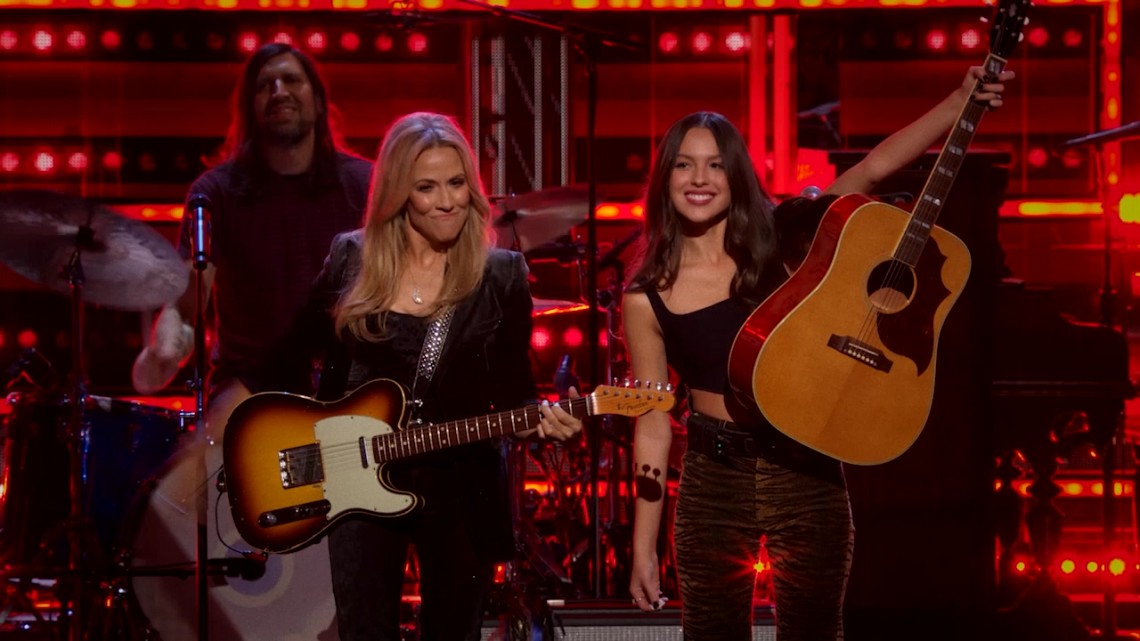 Pankiw_Ally_Lilith Fair Building A Mystery