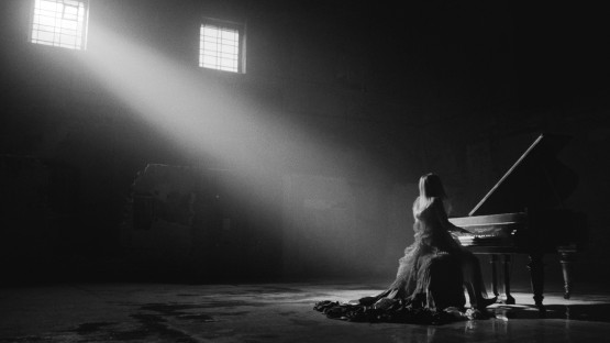 White_Rianne_Ellie Goulding_Flux