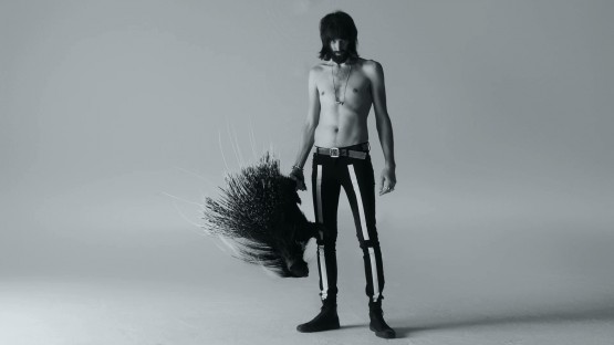 Throup_Aitor_Kasabian_Eez-Eh