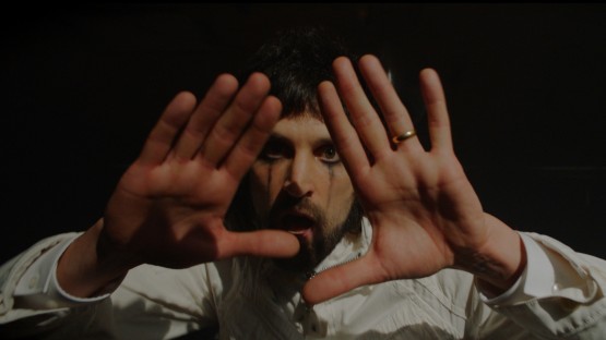 Throup Aitor, Lee Sing J_Kasabian_Are You Looking For Action-2